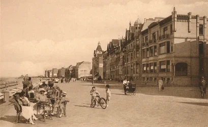La Digue, la passeggiata, c1900
