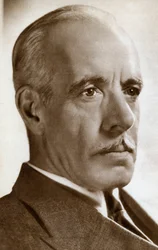Lewis Stone, attore americano, 1933