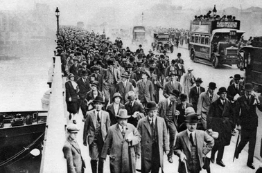 Ora di punta al London Bridge, Londra, 1926-1927