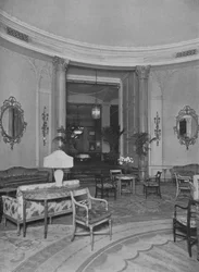 Vista dalla Sala Ovale delle Palme nella Sala da Pranzo Principale, Roosevelt Hotel, New York City, 1924