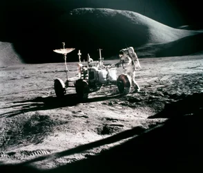 Volo spaziale con equipaggio, USA, Apollo 15 astronauta James Irwin, con il Lunar Rover