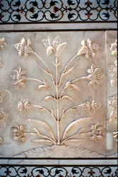 Scultura in marmo di giglio formalizzato, Taj Mahal, Agra, India, XVII secolo