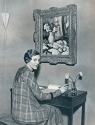 Marie Ney nel suo appartamento, c1934