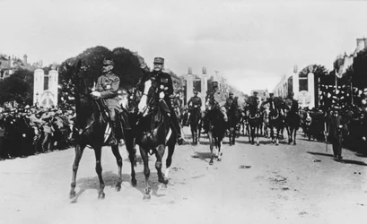 I Marescialli Foch e Joffre durante la grande parata della vittoria, Parigi, Francia, 14 luglio 1919