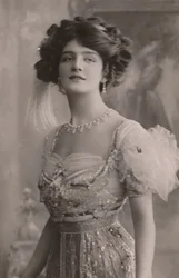 Miss Lily Elsie, 1886-1962, La vedova allegra, c1930