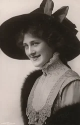 Miss Phyllis Dare