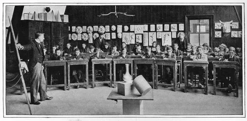 Disegno di modelli in una scuola di grado superiore, Londra, c1900-1901