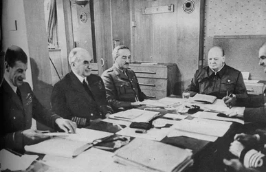 Mr Churchill a una conferenza a bordo nave, 1943-1944