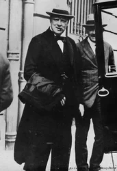 Il signor Churchill andò alla Conferenza di Pace a Parigi, 1919, 1945