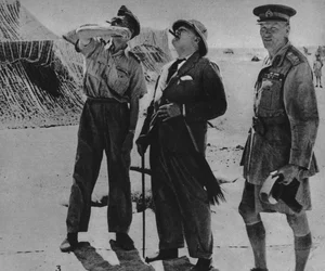 Il signor Churchill con Sir A. Tedder e il Gen. Auchinleck, 1942