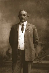 Signor H J King, 1911