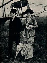 Il signor e la signora Churchill a un incontro aereo a Hendon, c1910