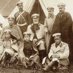 Nikolai Nikolaevich, principe Odoevsky-Maslov al centro con gli ufficiali della Guardia della Vita Cava