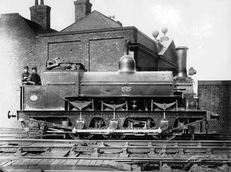 Locomotiva a vapore 0-6-0 della North Staffordshire con macchinista e fuochista sulla pedana, XIX secolo
