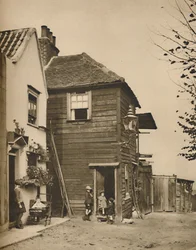 Vecchie case a Highgate dalle cui porte i paesani guardavano passare le carrozze, c. 1935