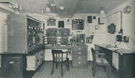 Una delle cabine wireless in un moderno transatlantico, 1936