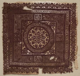 Ornamento con nodi intrecciati simbolici, 400-600