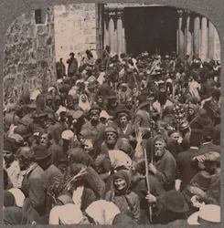 Processione delle palme che lascia la Chiesa del Santo Sepolcro, c1900
