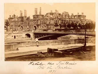 Comune di Parigi (1871): vista del ponte di Arcole e dell