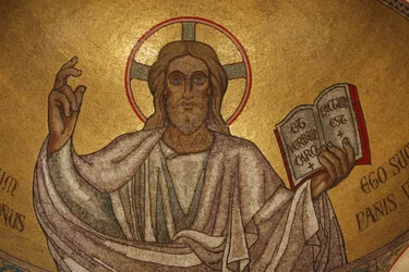 Parigi, Francia Cristo Pantocratore (in gloria) nella chiesa di Saint-Pierre-de-Montrouge, Parigi, Francia
