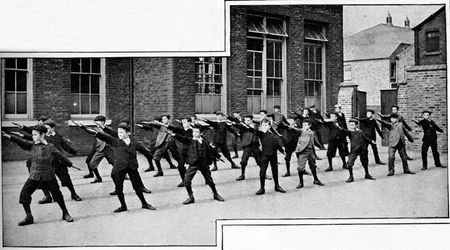 Esercizio fisico in una scuola di Londra, c1900-1901