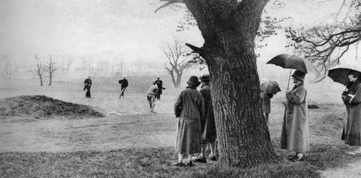 Giocare a golf su Tooting Bec Common, Londra, 1926-1927
