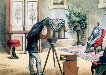 Studio fotografico di ritratti, c1880