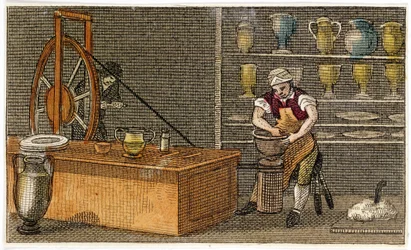 Vasaio al lavoro nella fabbrica Wedgwoods Etruria, Hanley, Staffordshire, c1830