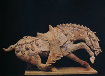 Figura in ceramica di un cavallo - Dinastia Tang, c7° al 10° secolo d.C., 1936