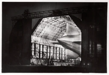 Preparativi per un volo notturno, Zeppelin LZ 127 Graf Zeppelin, 1933