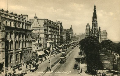 Princes Street guardando a est, Edimburgo, c. 1920