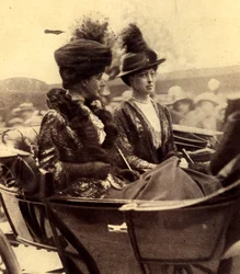 La regina Alessandra di Danimarca e la principessa Vittoria che arrivano alla Cattedrale di San Paolo