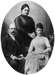 La regina Mary e i suoi genitori, il duca e la duchessa di Teck, c1890-1900