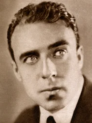 Raoul Walsh, regista americano, 1933