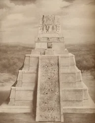 Modello Ricostruito di una Magnifica Piramide del Tempio Maya a Tikal, c1935