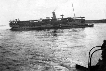 Barca fluviale della Croce Rossa sul fiume Tigri, Mesopotamia, Prima Guerra Mondiale, 1918