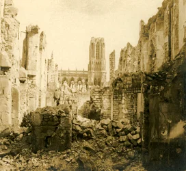 Cattedrale di Reims, Reims, Francia settentrionale, c1914-c1918