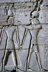Rilievo di Amon-Ra che dà vita a Ramesse II, Tempio di Ramesse II, Luxor, Egitto, c. 1250 a.C.