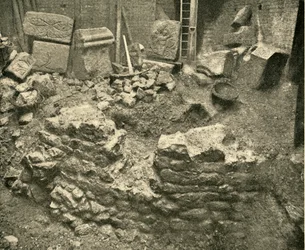 Resti romani trovati in un bastione del Muro di Londra, 1908