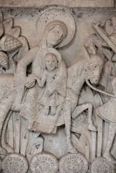 Bassorilievo romanico dal capitello della Cattedrale di Autun raffigurante la Fuga in Egitto, Autun, Francia