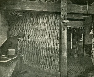 Schermo di corda usato per la protezione durante la pressatura del cotone esplosivo, 1901