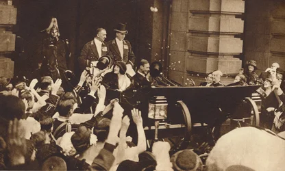 Doccia di petali di rosa, 26 aprile 1923, 1937