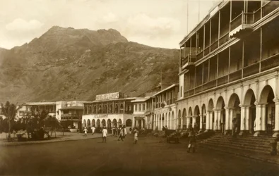 Intorno alla Mezzaluna, Aden
