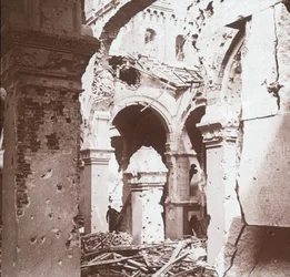 Chiesa in rovina, Albert, Francia settentrionale, c1914-c1918