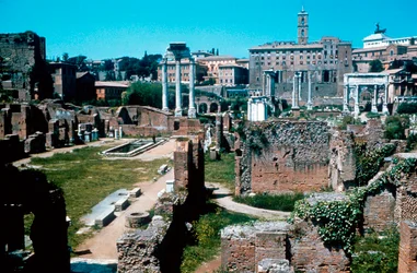 Rovine del Foro, Roma con la Casa delle Vestali a sinistra