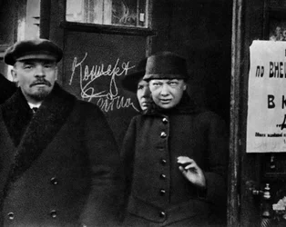 Il leader bolscevico russo Vladimir Lenin e sua moglie, Nadežda Krupskaja, Russia, 1922