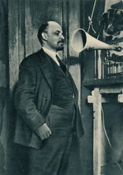 Il leader bolscevico russo Vladimir Lenin durante una registrazione radiofonica al Cremlino, Mosca, Russia, 1919