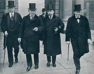 Ministro delle Finanze russo in Inghilterra: M. Bark in viaggio verso la Camera dei Comuni, 1914