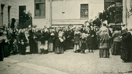 Mogli dei soldati russi in attesa di notizie dal fronte, Prima Guerra Mondiale, 1915