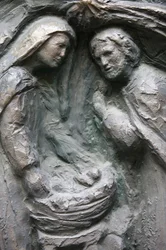 Chiesa di Saint-Pierre de Montmartre: scultura della porta di Notre Dame: Natività, Parigi, Francia
